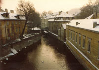 �͂���N���u