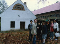 �͂���N���u